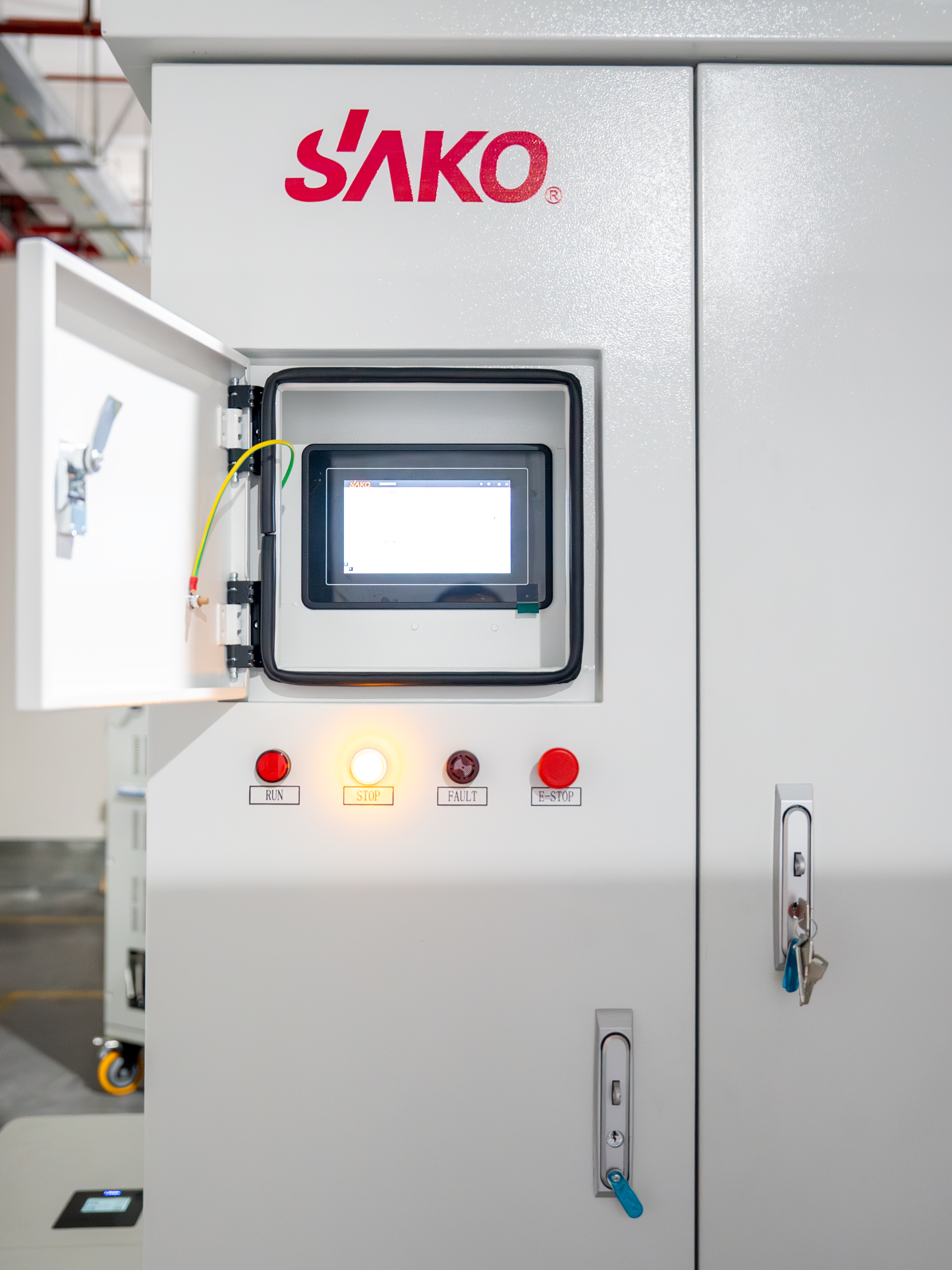 C&I Sako ESS: inverter 125kW-H1P3 & LiFePO4 261kW*h