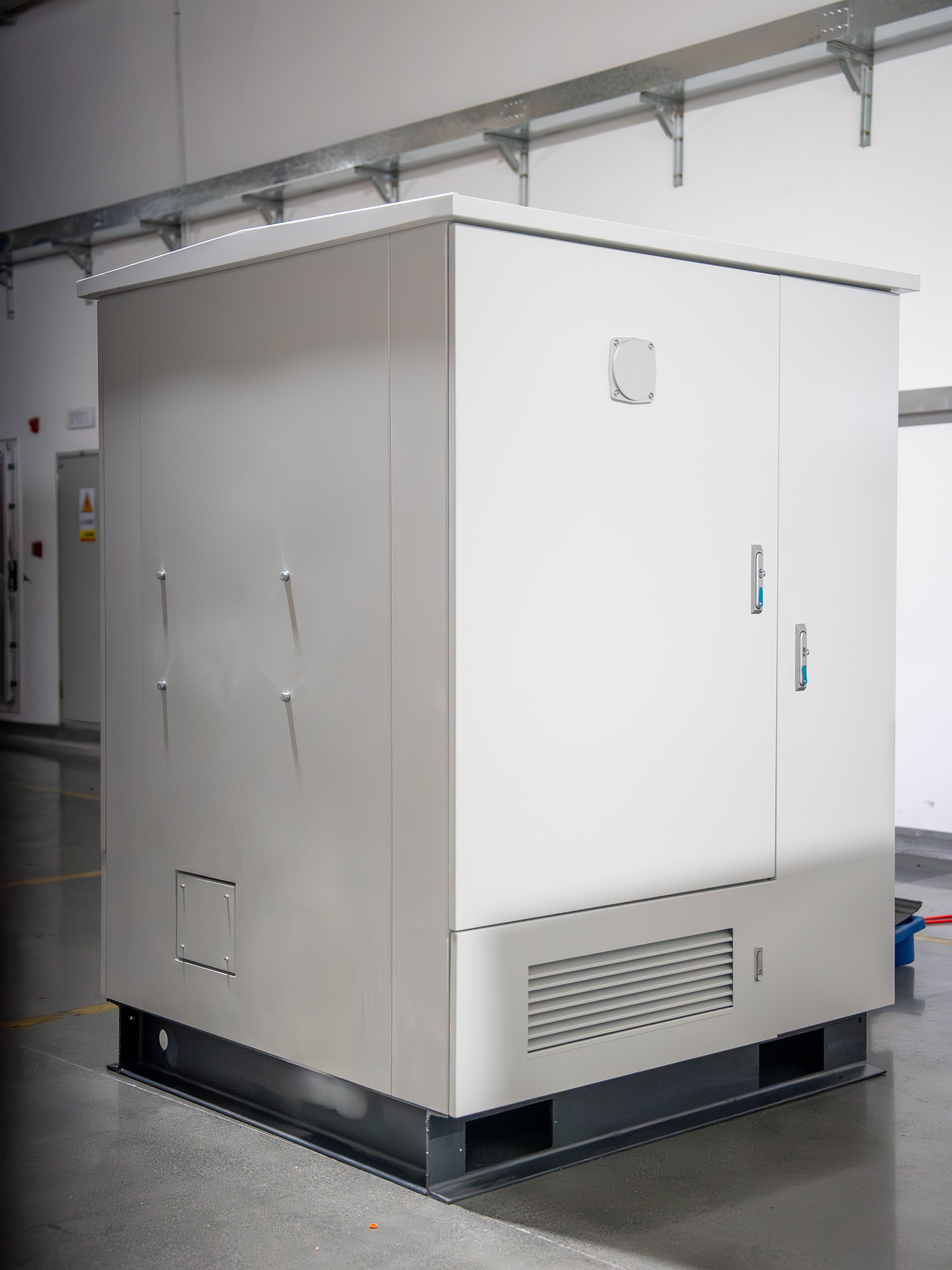 C&I Sako ESS: inverter 125kW-H1P3 & LiFePO4 261kW*h