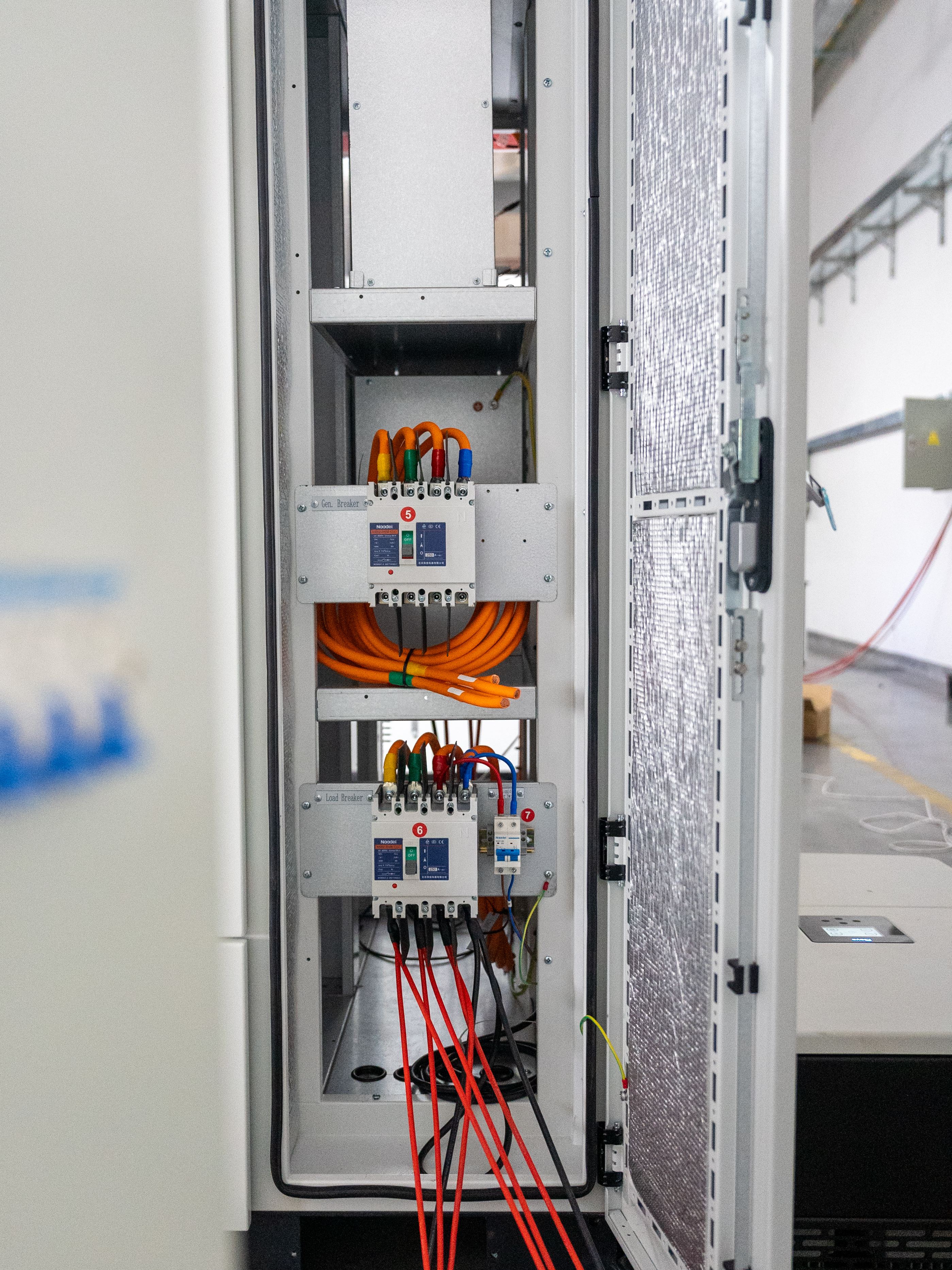 C&I Sako ESS: inverter 125kW-H1P3 & LiFePO4 261kW*h
