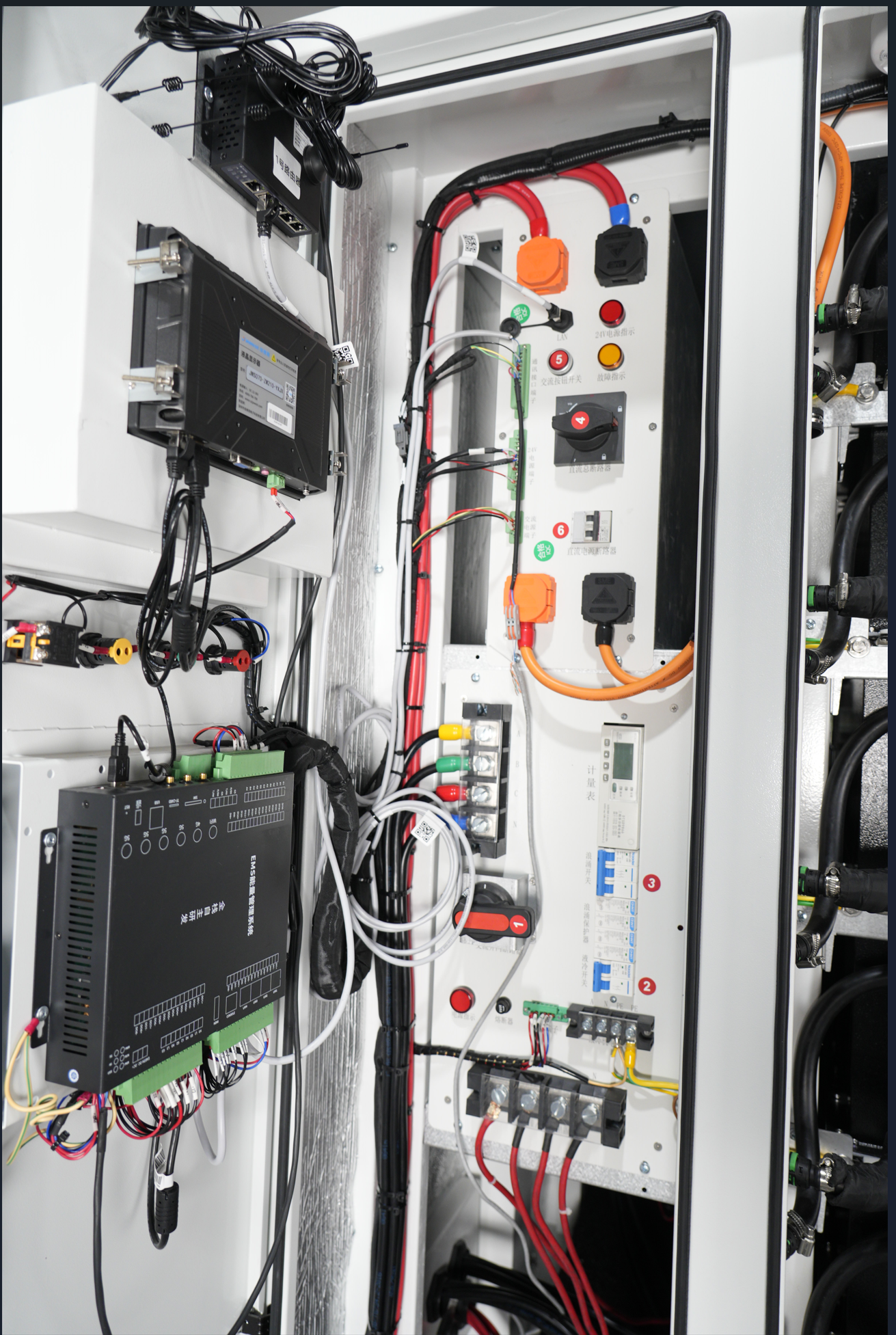 C&I Sako ESS: inverter 125kW-H1P3 & LiFePO4 261kW*h