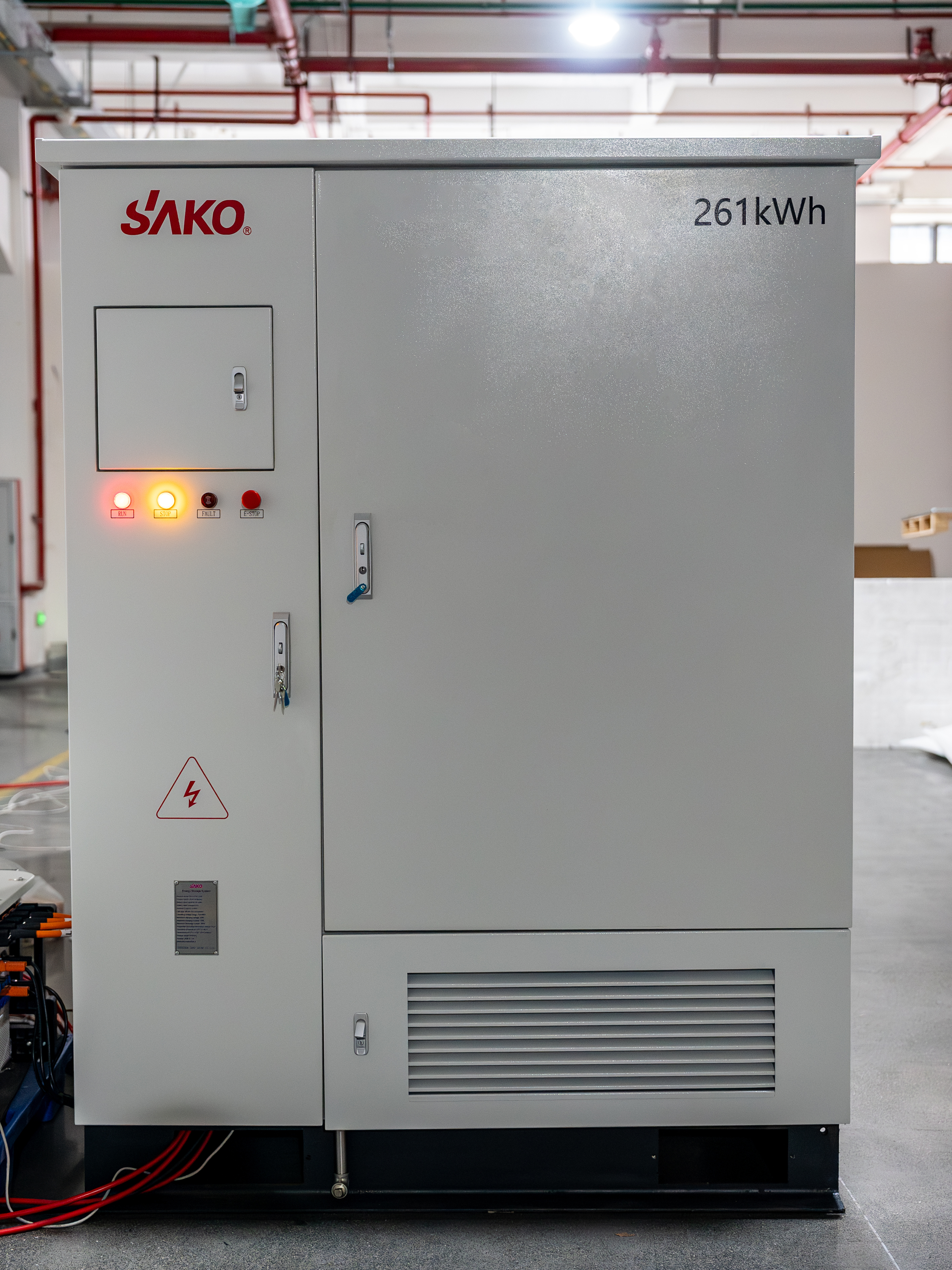 C&I Sako ESS: inverter 125kW-H1P3 & LiFePO4 261kW*h