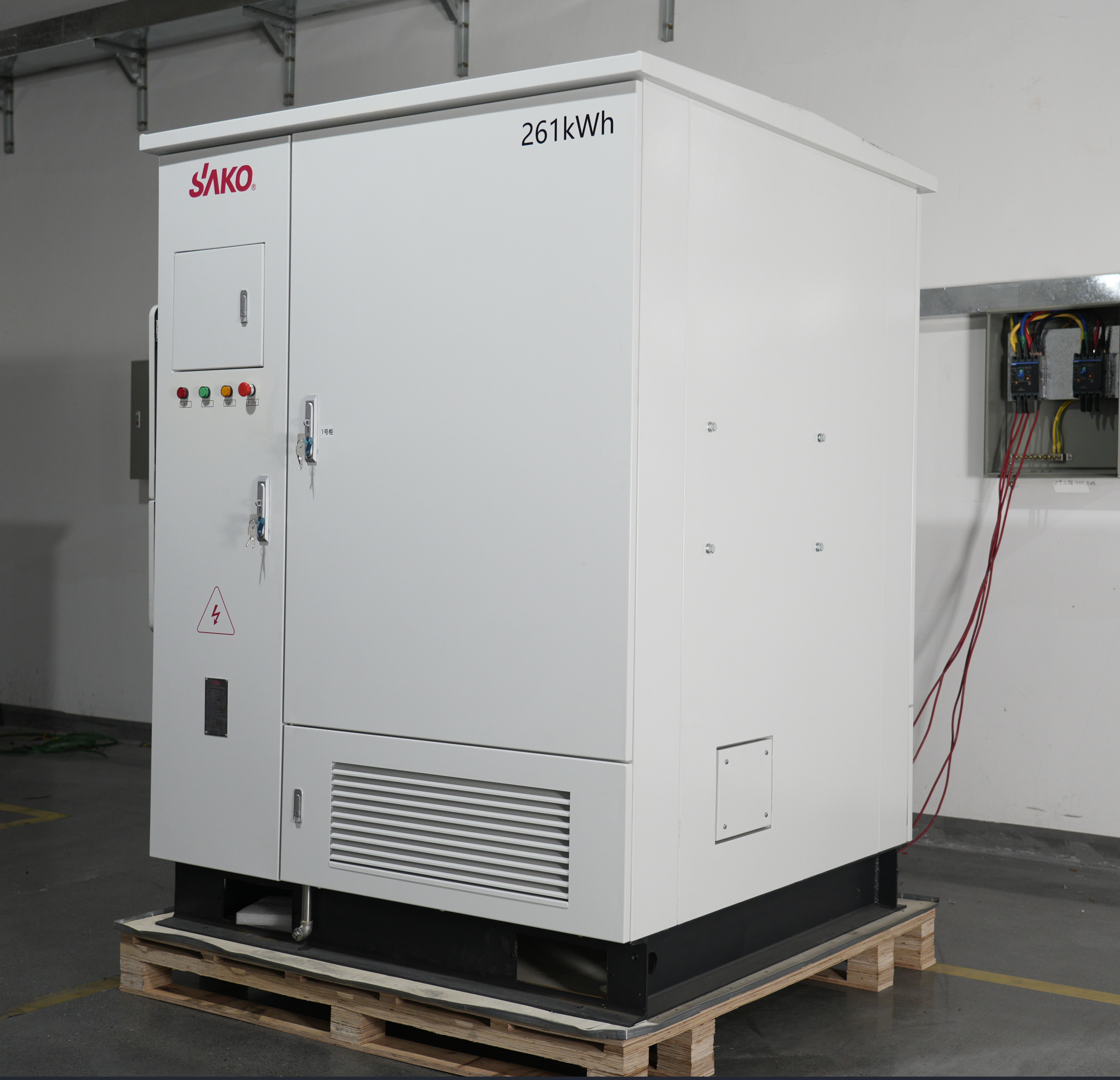 C&I Sako ESS: inverter 125kW-H1P3 & LiFePO4 261kW*h