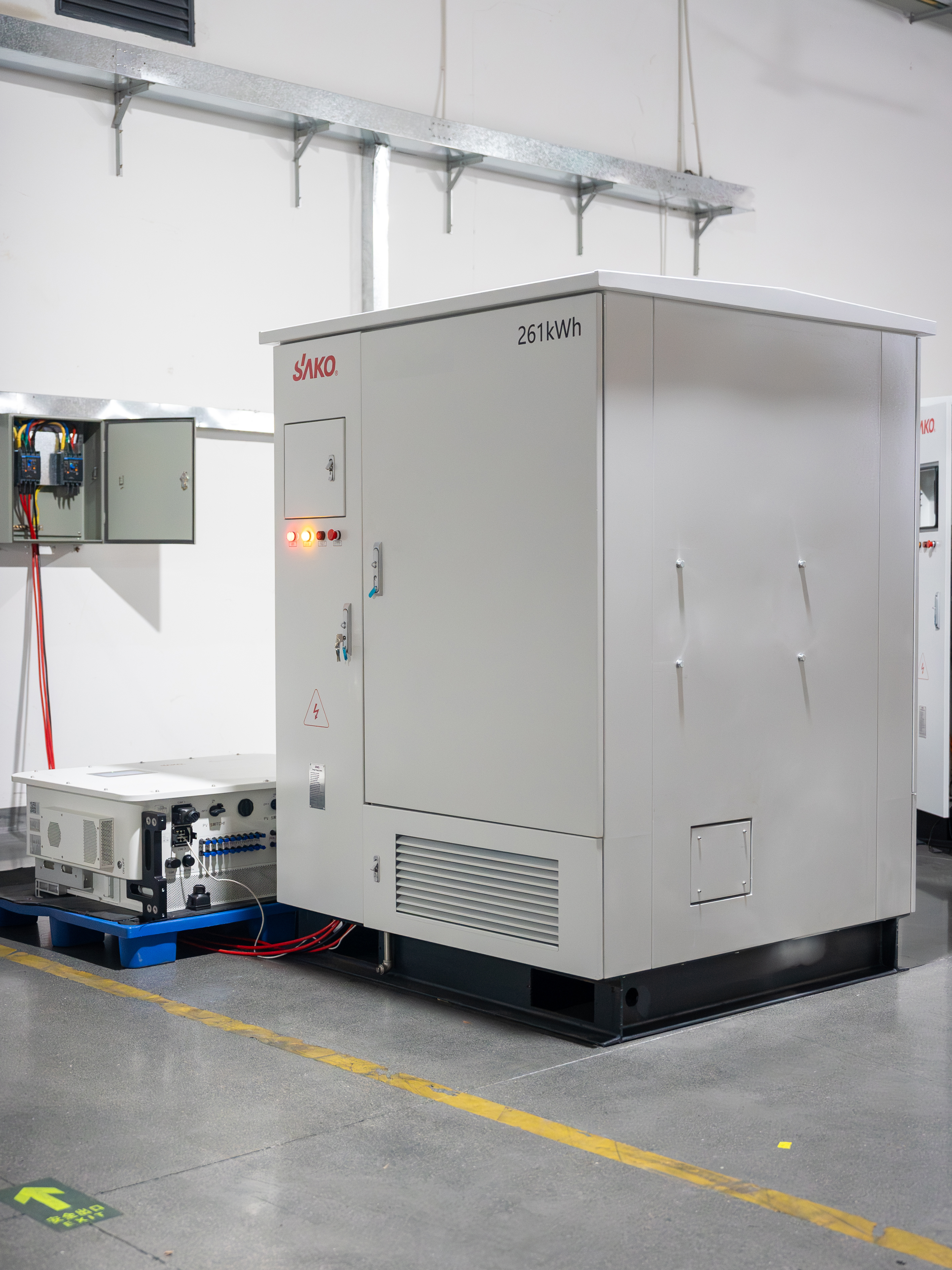 C&I Sako ESS: inverter 125kW-H1P3 & LiFePO4 261kW*h